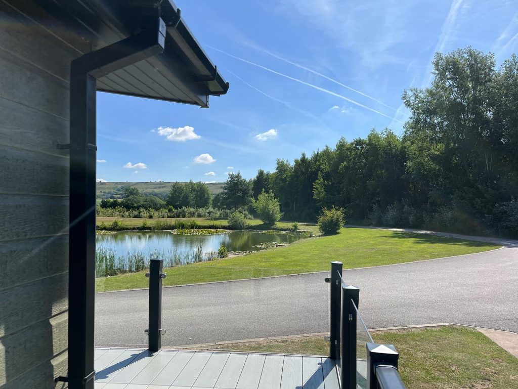 Lakeside Lodge With Hot Tub For Sale Wold View Country Park